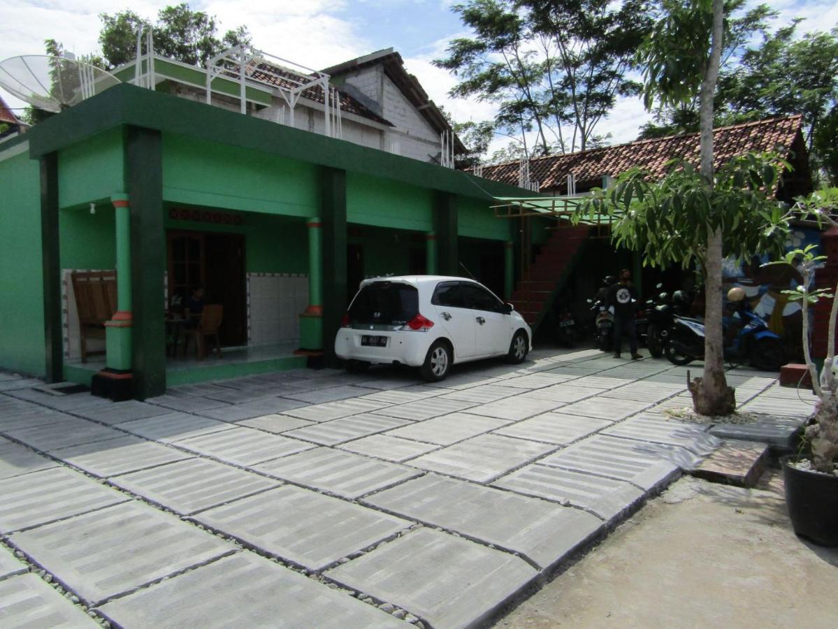 Losmen Kinasih Puncak & Gazebo Pandang Bantul Kültér fotó
